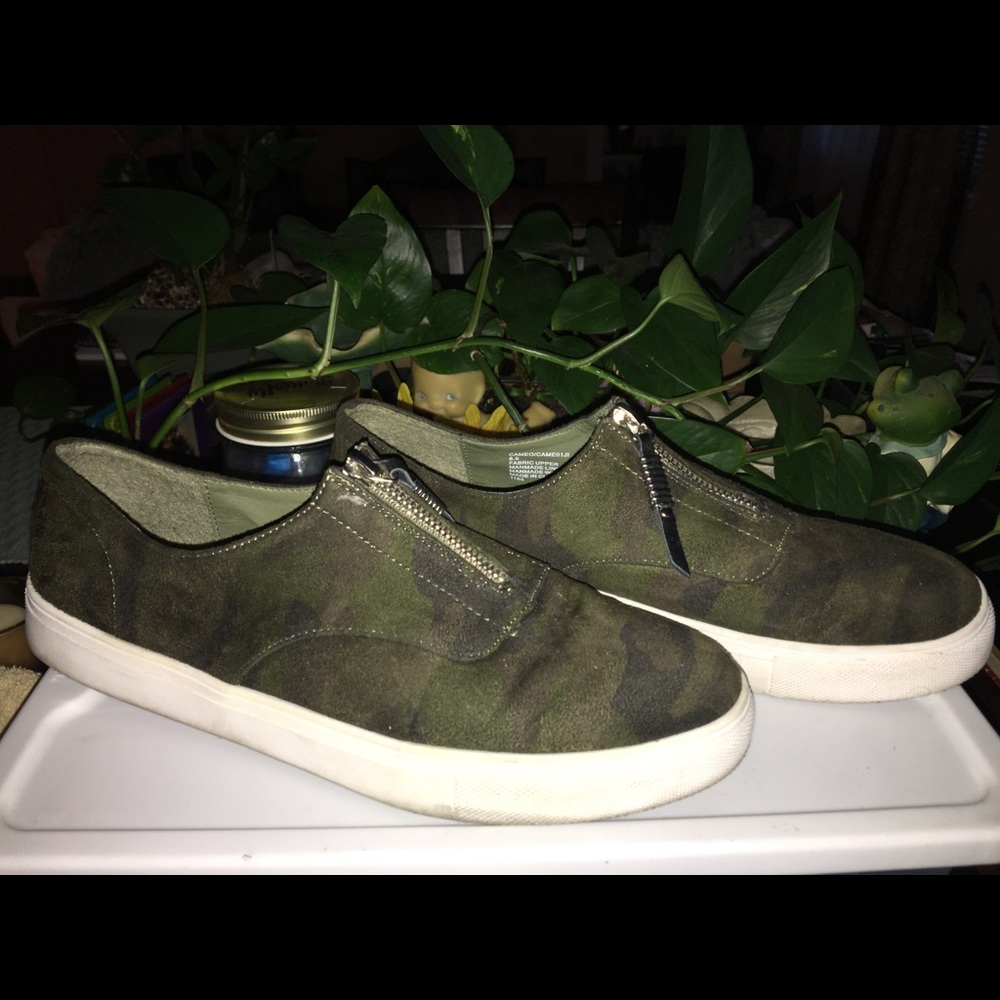 Steve Madden zip top slip on size 8.5
